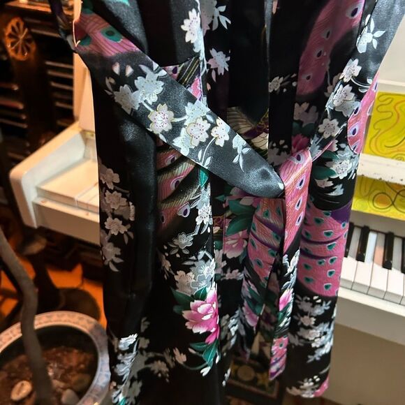 Vintage Floral Black and Pink Women's Satin Asian Robe Medium - Picture 11 of 16
